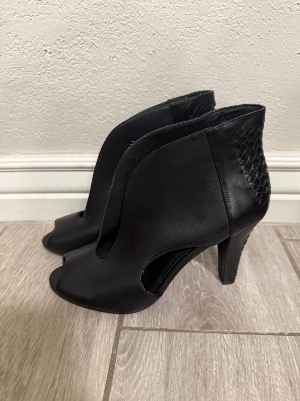 Elliott Lucca Black Leather Woven Peep Toe Cutout Ankle Booties Size 9.5